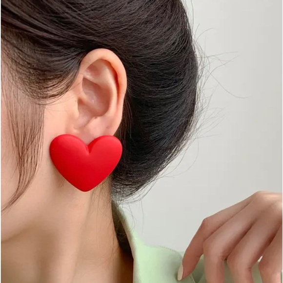 Hear Shaped Stud Earrings - Picture 1 of 1